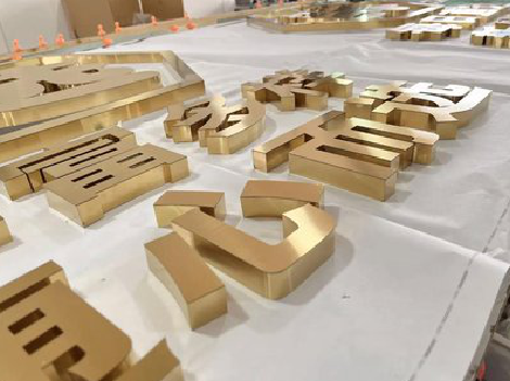 泰州拉丝不锈钢字的特点。